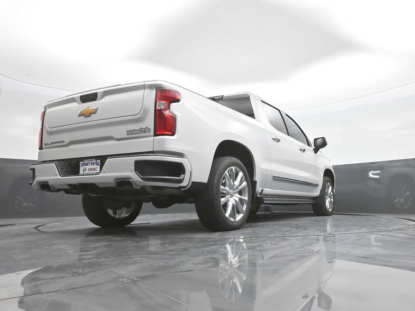 Used 2024 Chevrolet Silverado 1500 High Country w/ High Country Premium Package AWD/4WD image 44