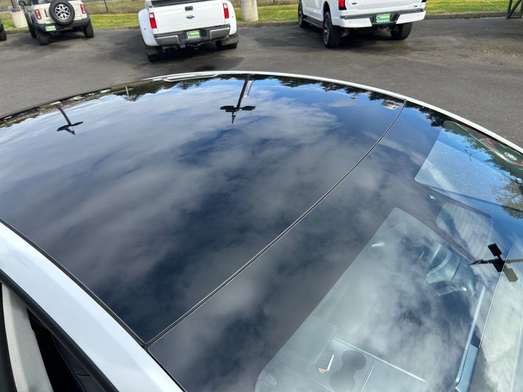 Used 2021 Tesla Model Y Long Range AWD/4WD image 28