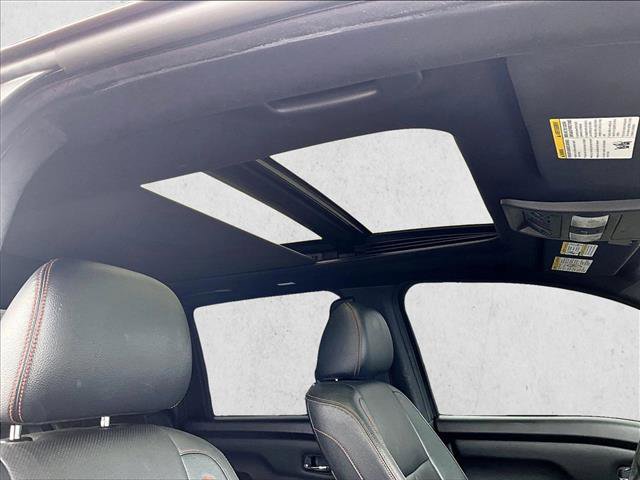 Used 2021 Nissan Titan PRO-4X w/ Pro-4x Convenience Package image 16