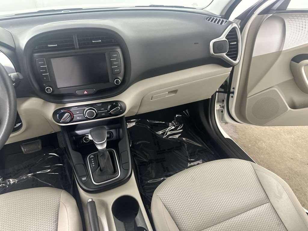 Used 2025 Kia Soul LX w/ LX Technology Package FWD image 18