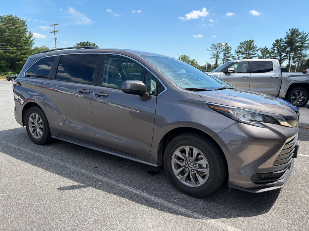Used 2022 Toyota Sienna LE