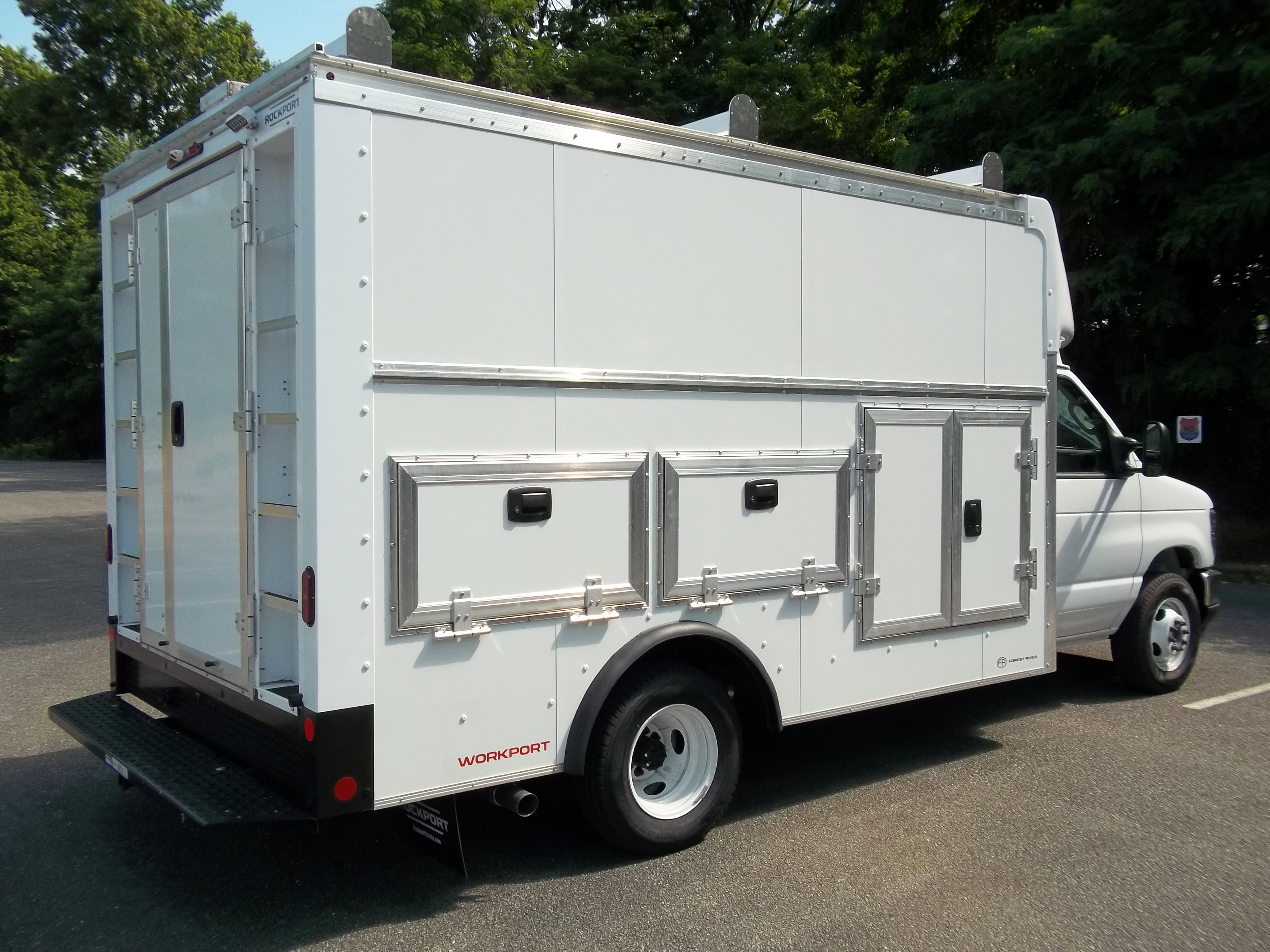 New 2026 Ford E-350 and Econoline 350 Super Duty w/ Power Equipment Group image 7