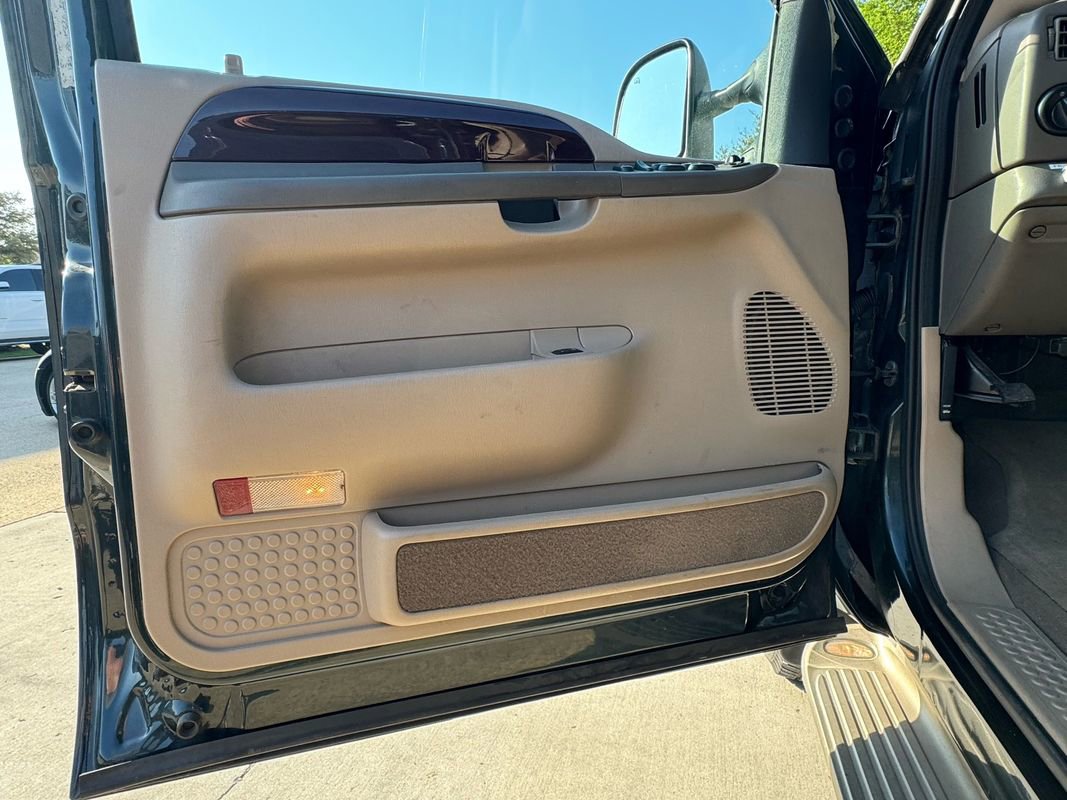 Used 2003 Ford Excursion Limited image 23