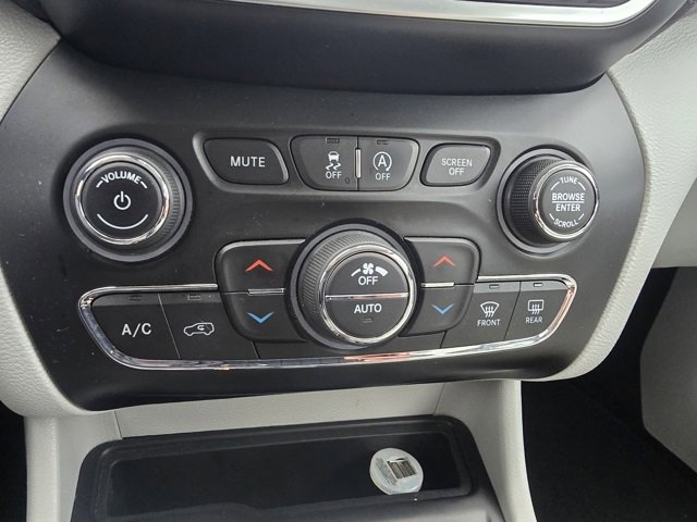 Used 2019 Jeep Cherokee Limited image 20