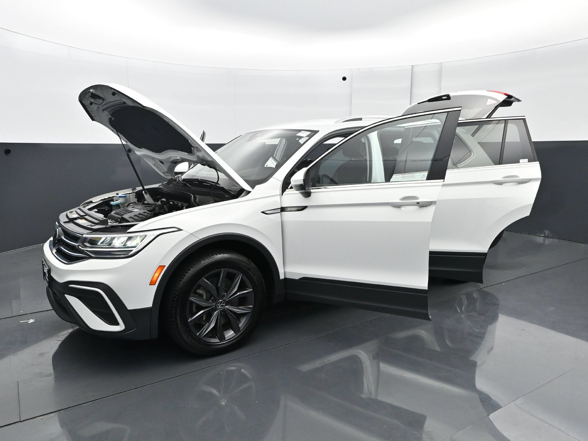Used 2022 Volkswagen Tiguan SE FWD image 31