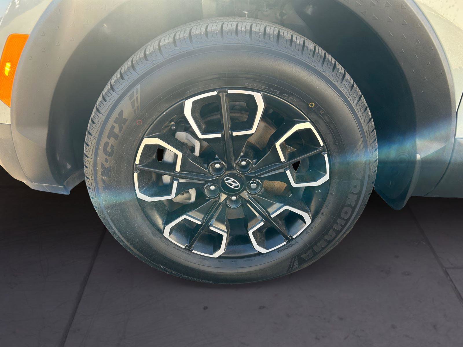 Used 2022 Hyundai Santa Cruz SEL Premium image 14