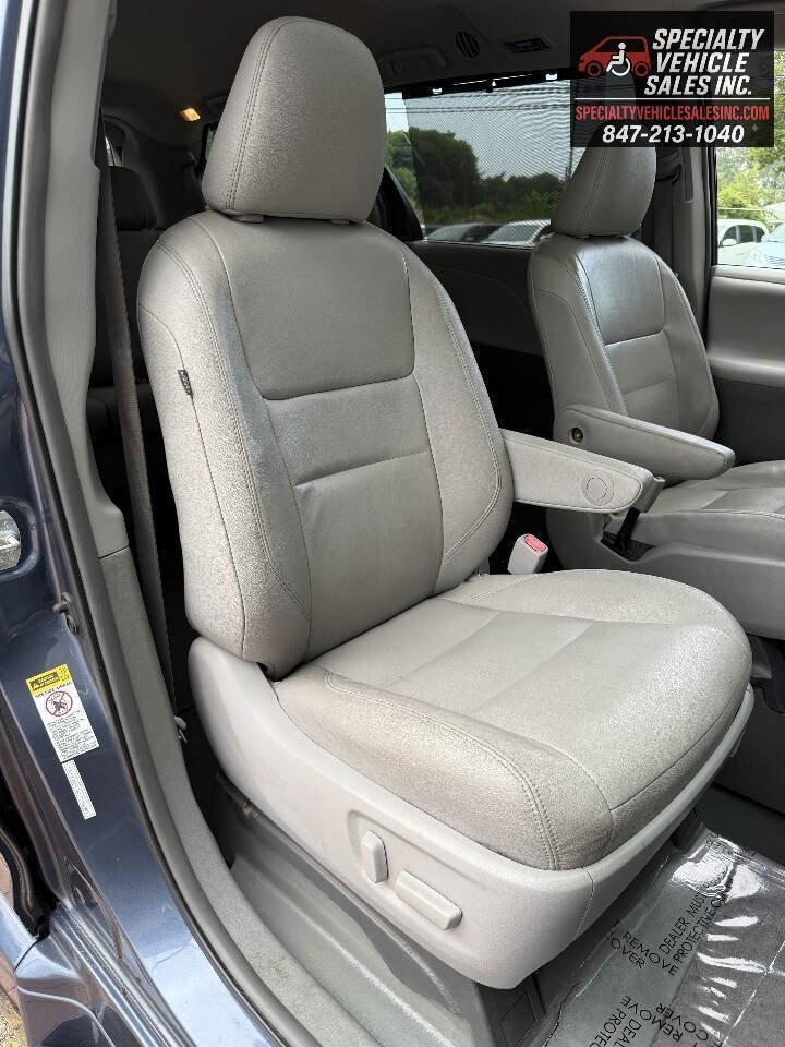Used 2015 Toyota Sienna XLE FWD image 29