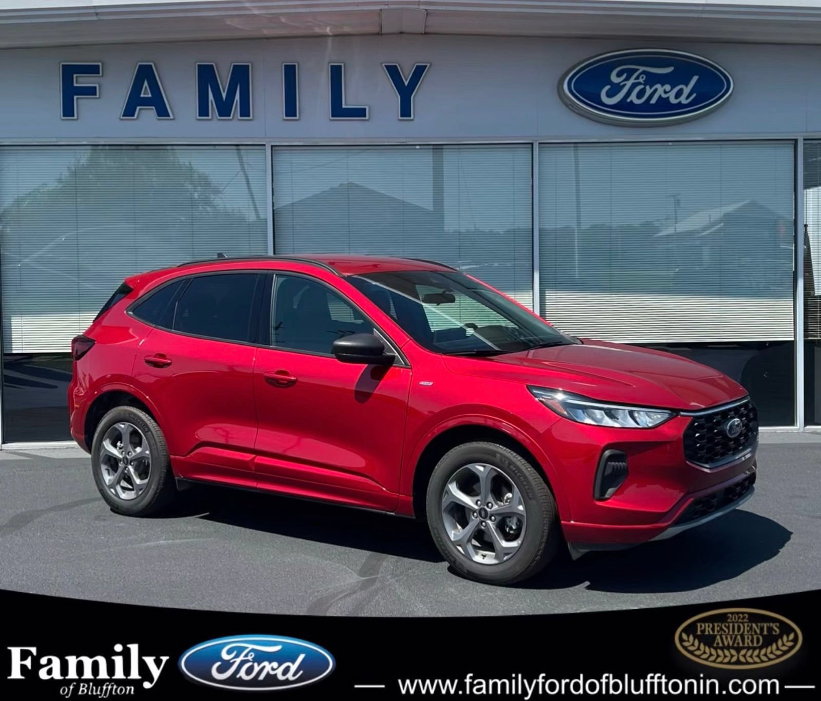 Used 2024 Ford Escape ST-Line w/ Tech Pack #1 AWD/4WD image 1