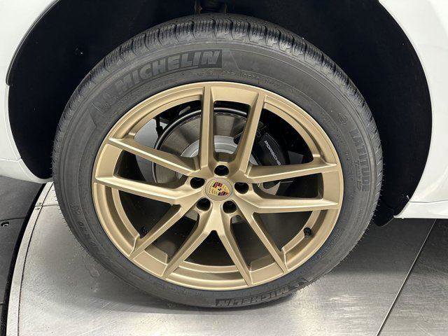 New 2025 Porsche Macan AWD/4WD image 14