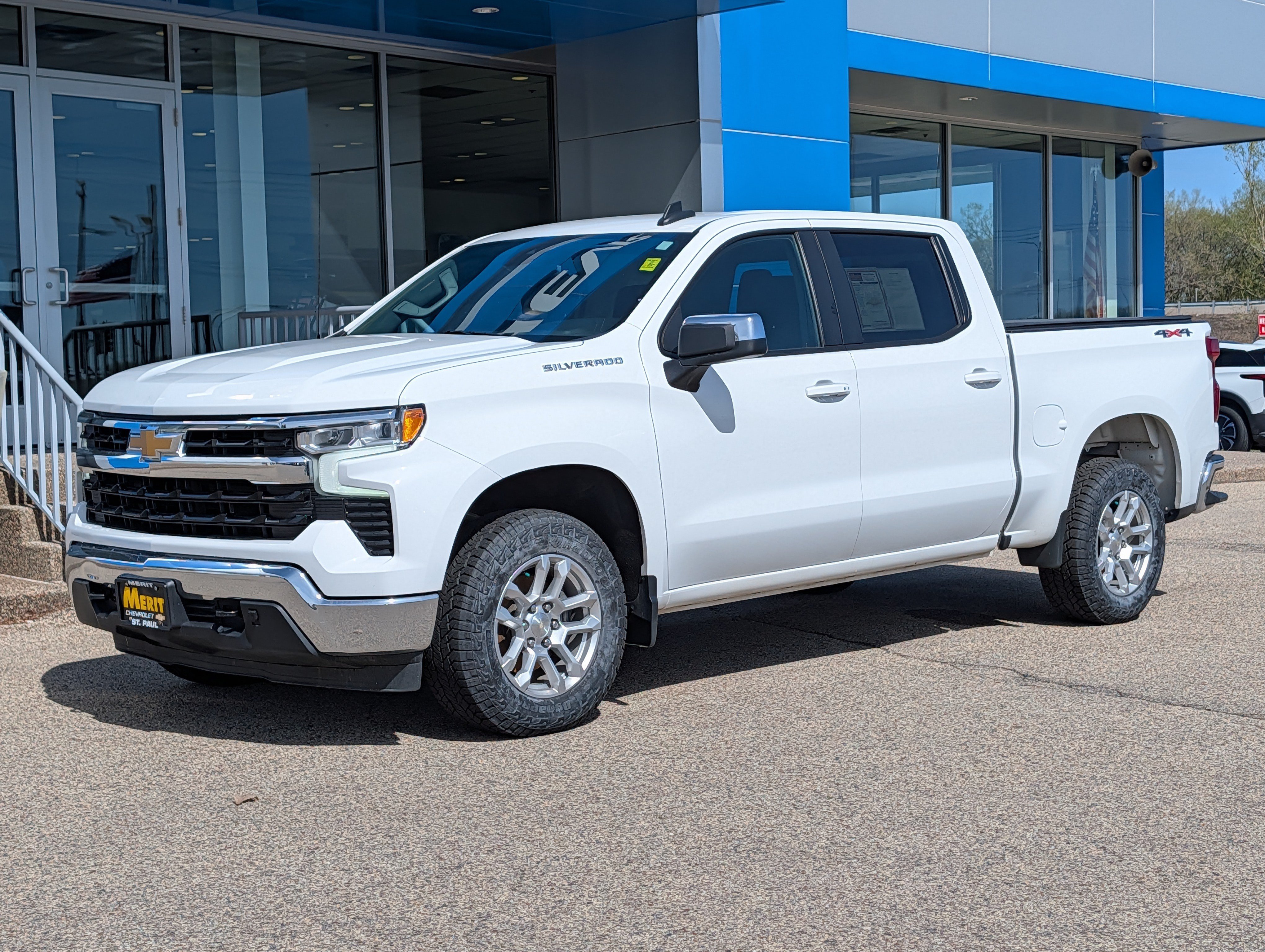 Used 2022 Chevrolet Silverado 1500 LT AWD/4WD image 6