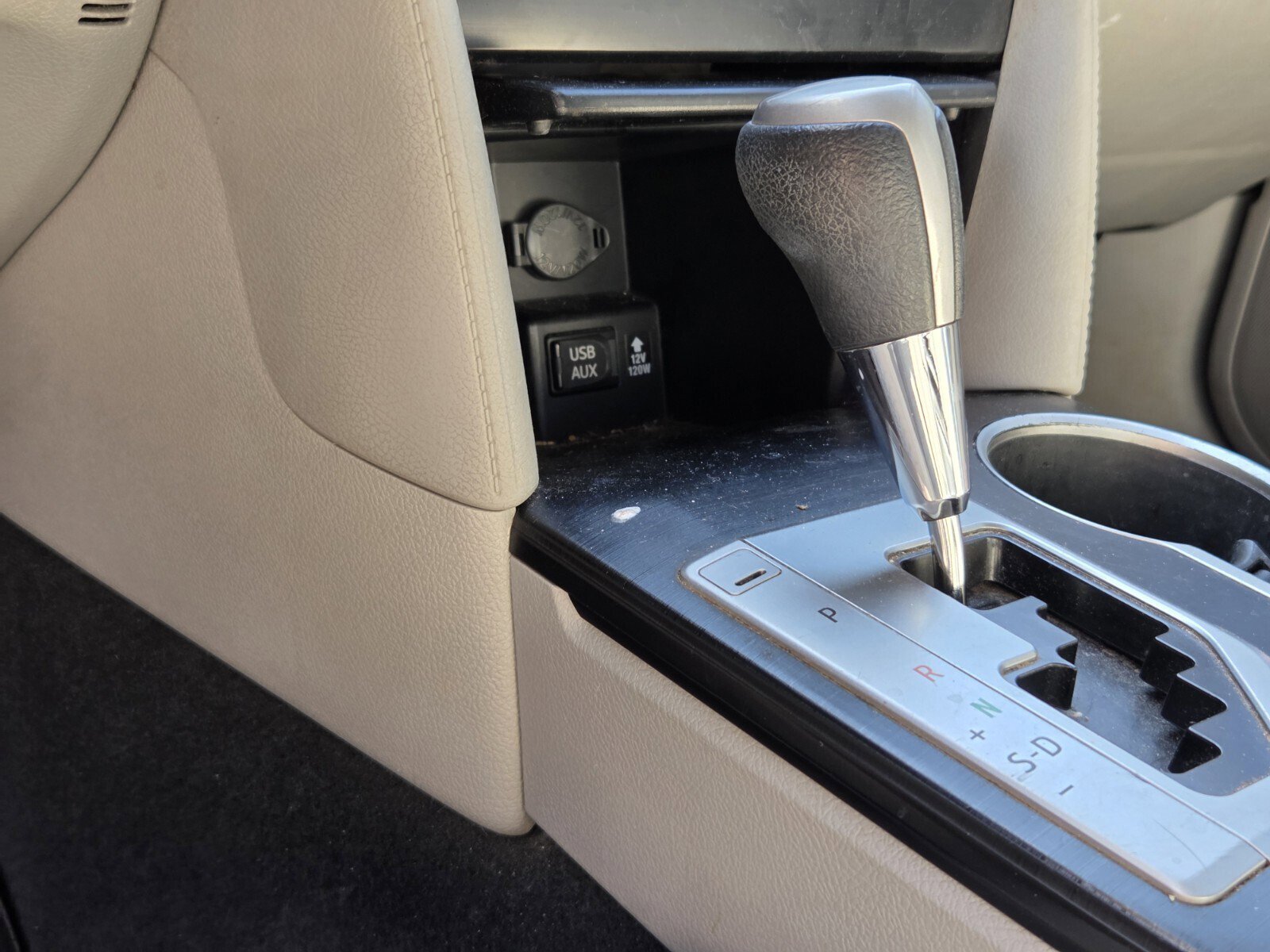 Used 2012 Toyota Camry LE image 6