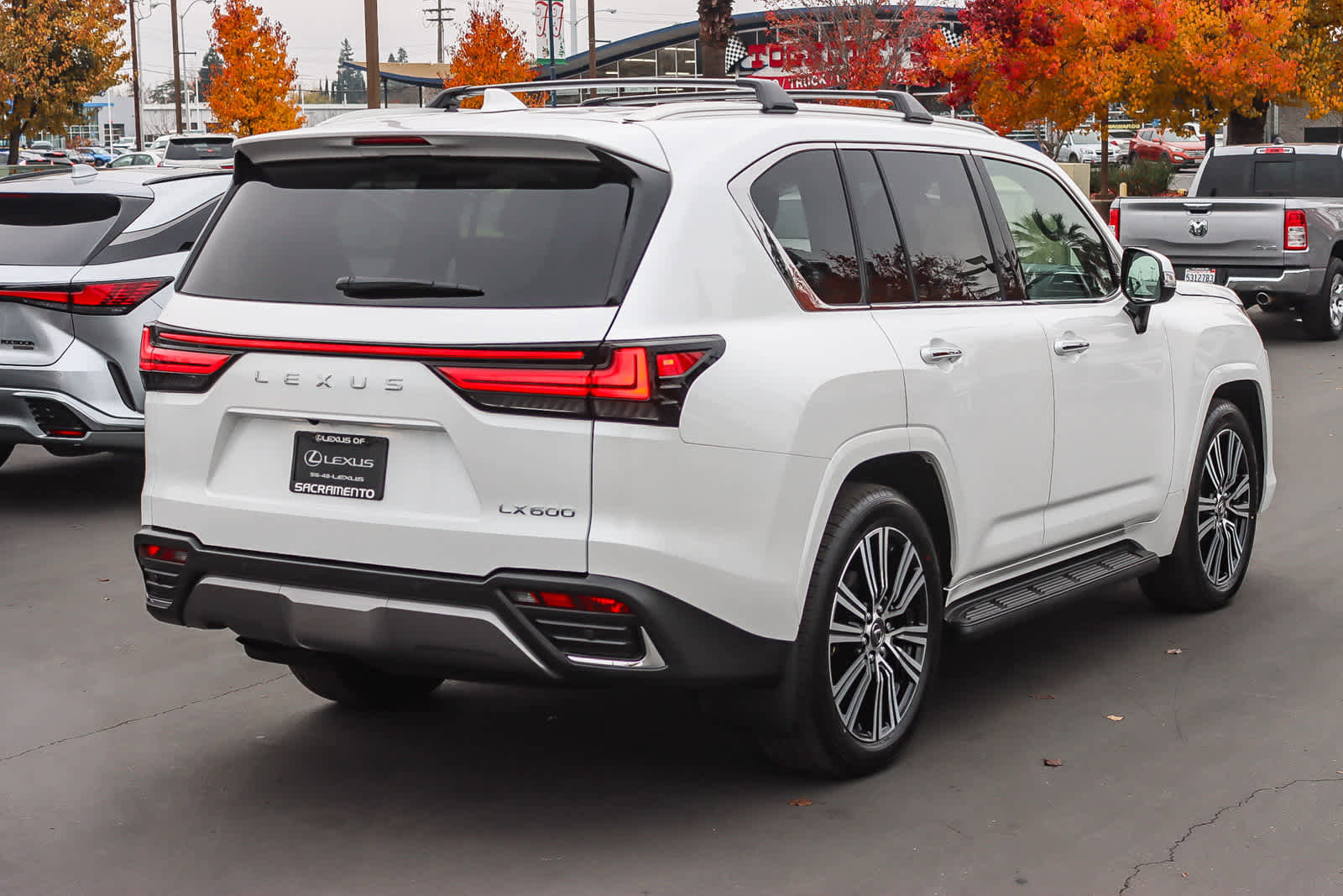 New 2026 Lexus LX 600 4WD w/ Luxury Package image 4