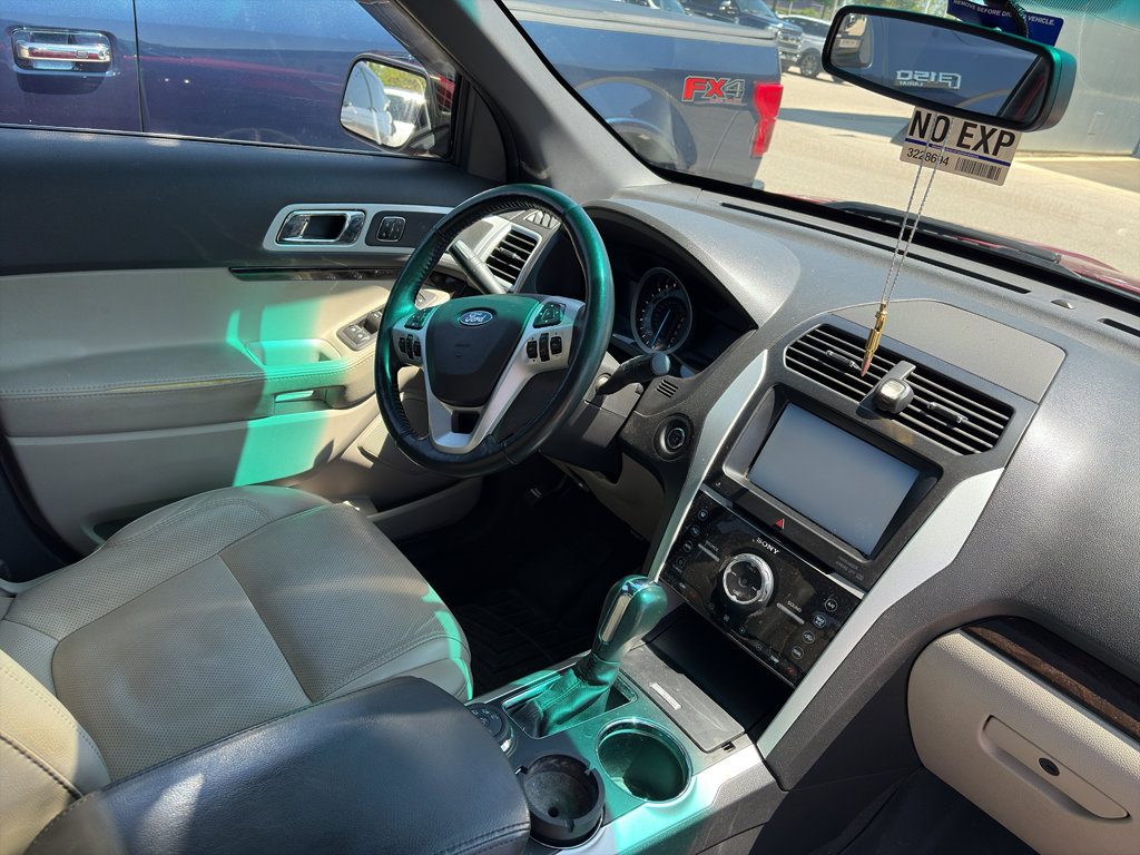 Used 2014 Ford Explorer Limited w/ Equipment Group 301A AWD/4WD image 11