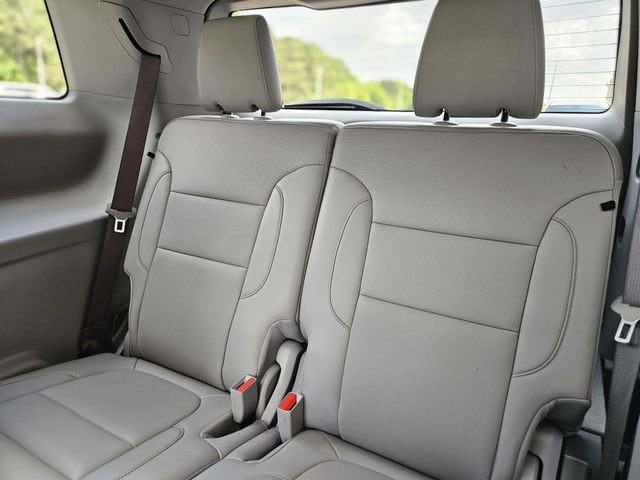 Used 2023 GMC Acadia SLT image 30