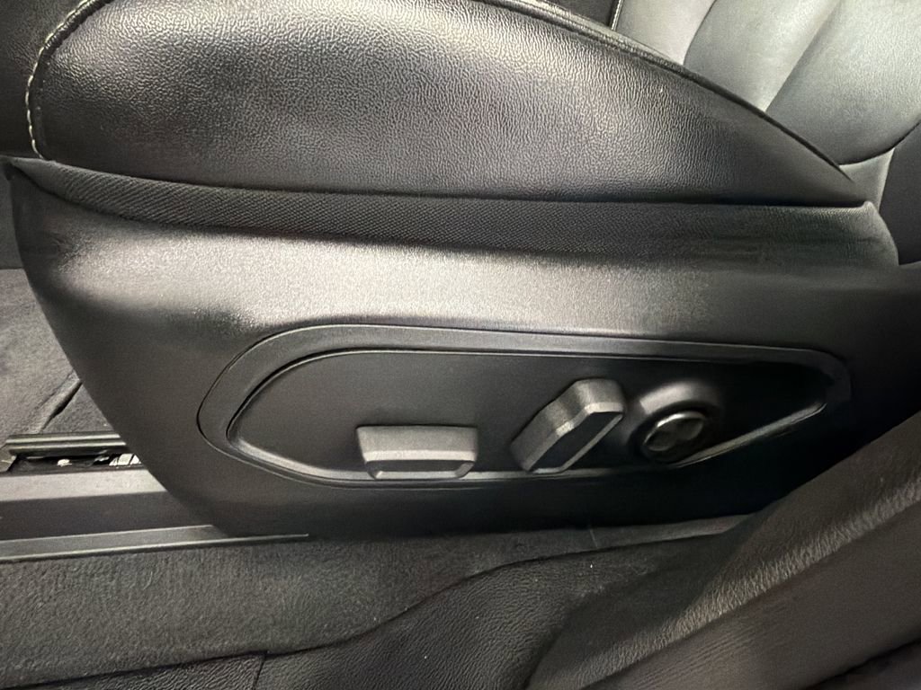Used 2023 Jeep Grand Cherokee Limited AWD/4WD image 28