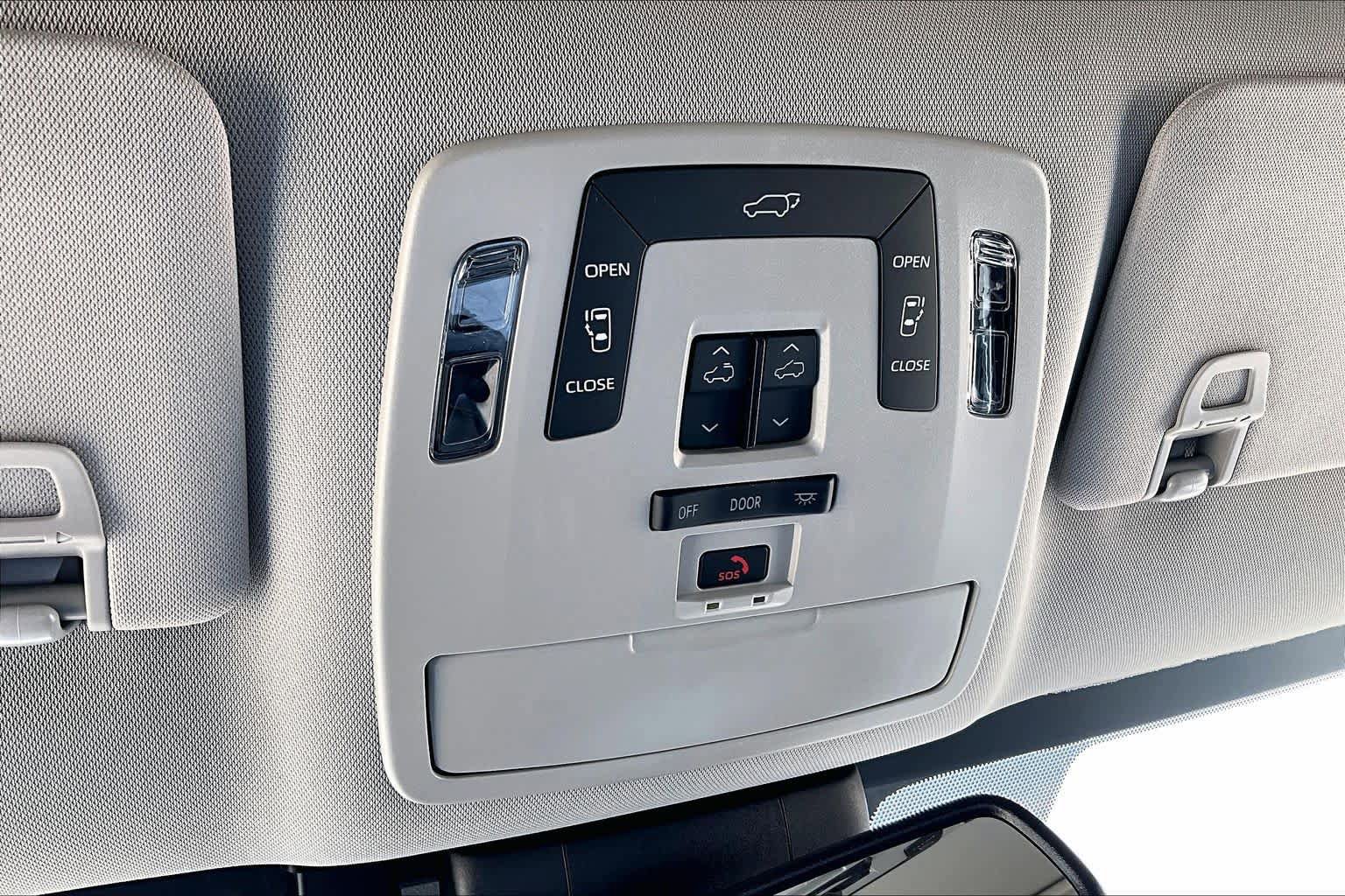 Used 2026 Toyota Sienna XLE image 33
