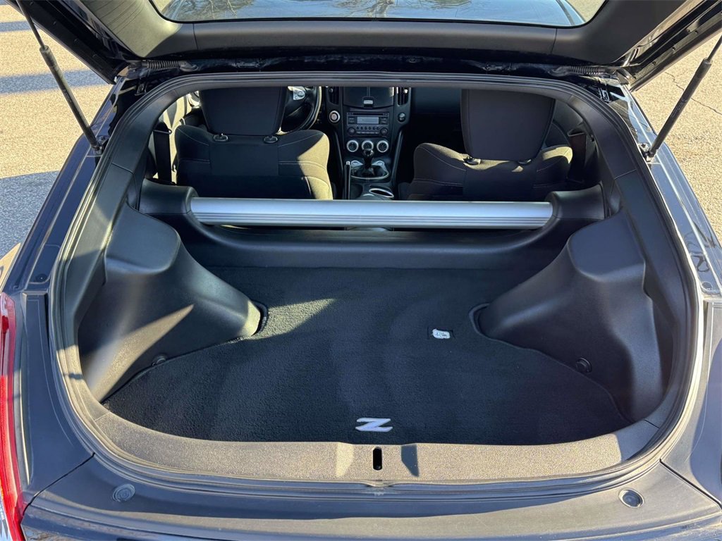 Used 2020 Nissan 370Z Base image 15