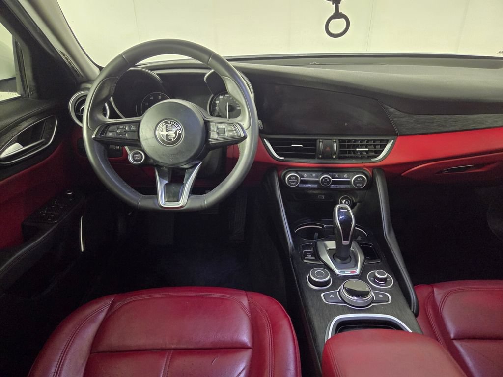 Used 2020 Alfa Romeo Giulia RWD image 24