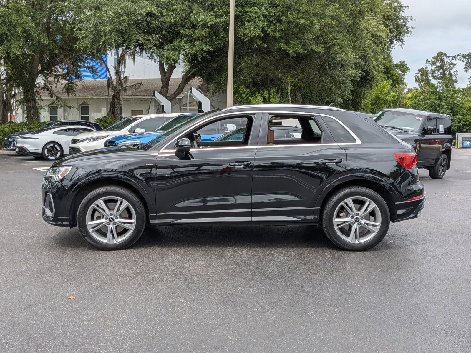Used 2021 Audi Q3 2.0T Premium Plus w/ Premium Plus Package AWD/4WD image 2
