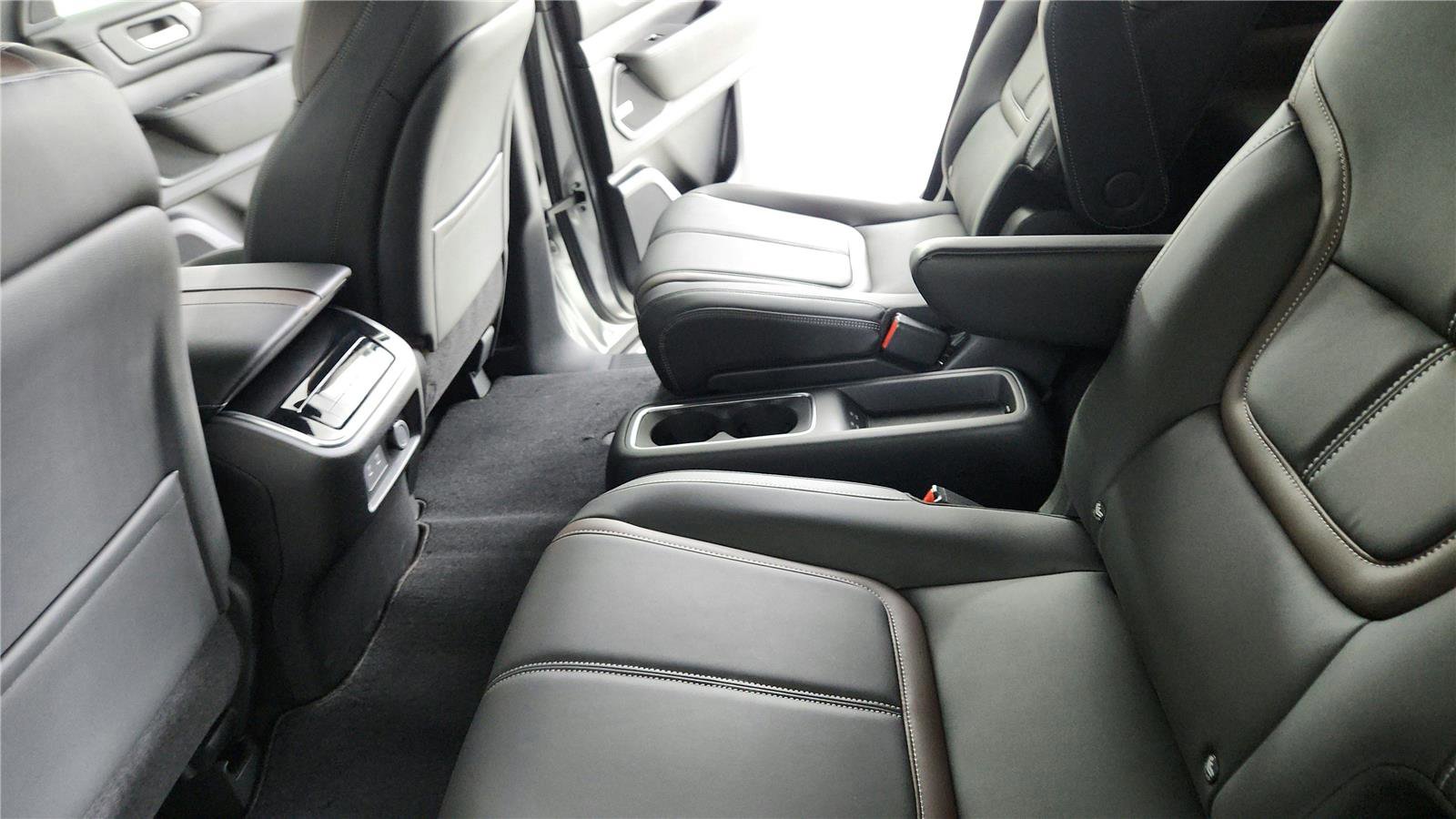 Certified 2025 Nissan Armada SL w/ Captain's Chari Seat Package AWD/4WD image 18