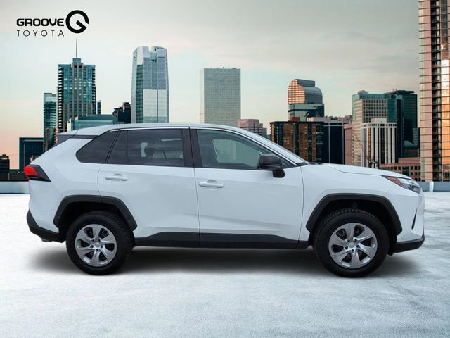 Used 2023 Toyota RAV4 LE AWD/4WD image 7