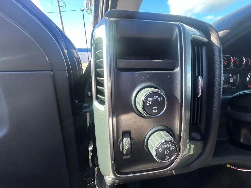 Used 2018 Chevrolet Silverado 1500 LT w/ All Star Edition AWD/4WD image 15