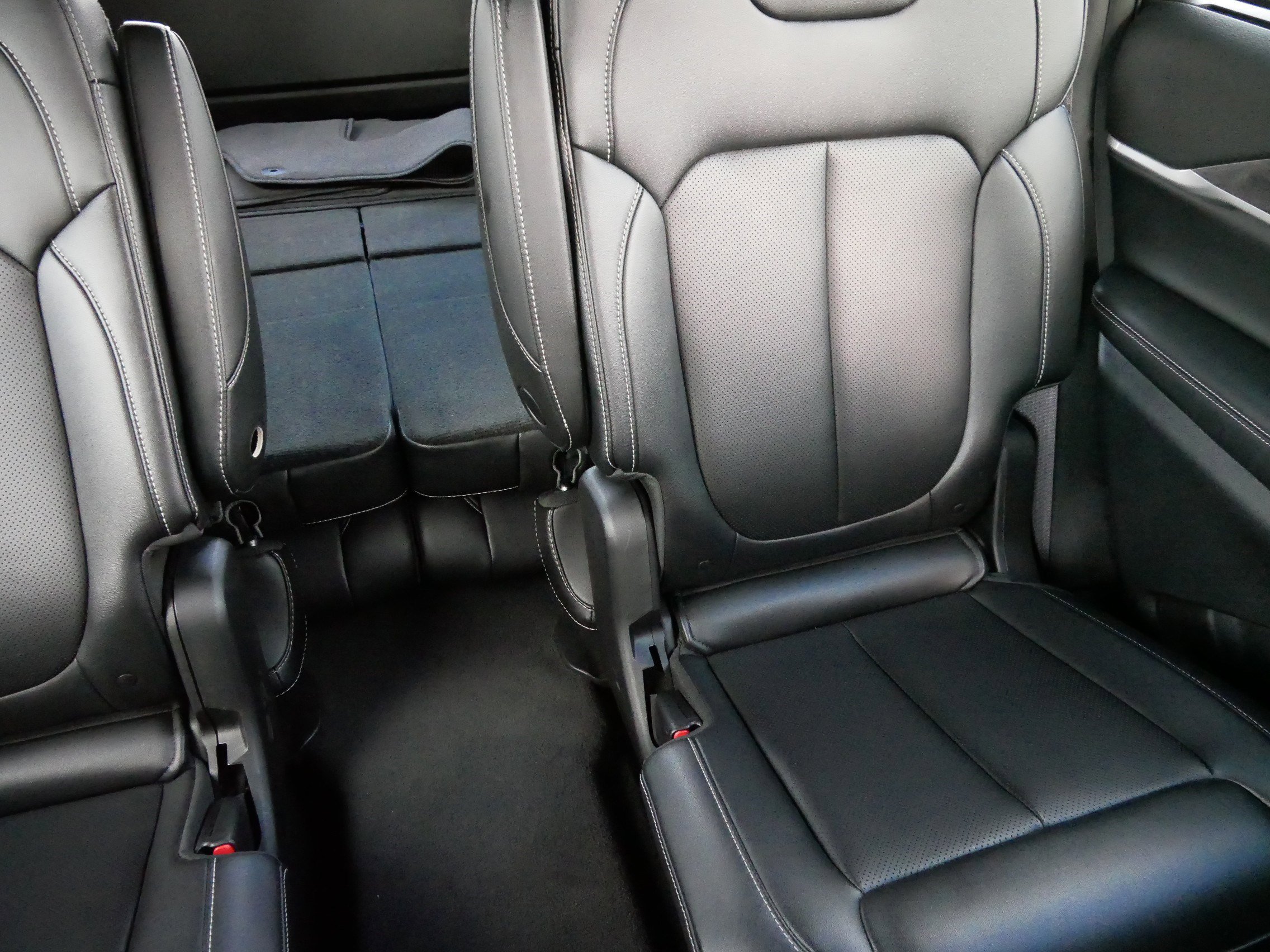 Used 2024 Jeep Grand Cherokee L Limited w/ Luxury Tech Group II image 14