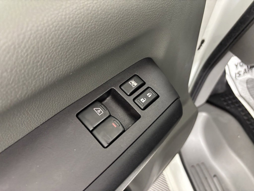 Used 2018 Nissan NV 3500 S image 12