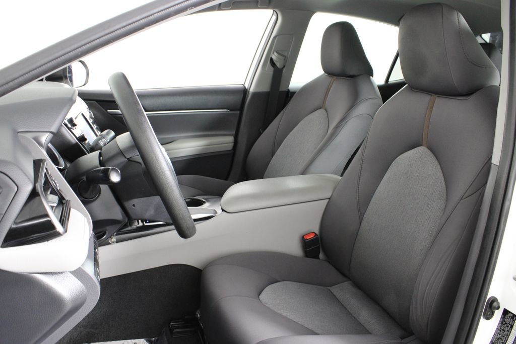 Used 2020 Toyota Camry L image 18