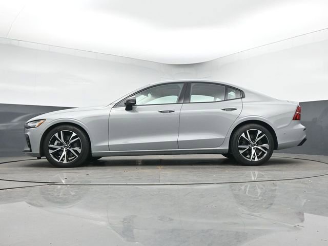 Used 2025 Volvo S60 B5 Plus image 36