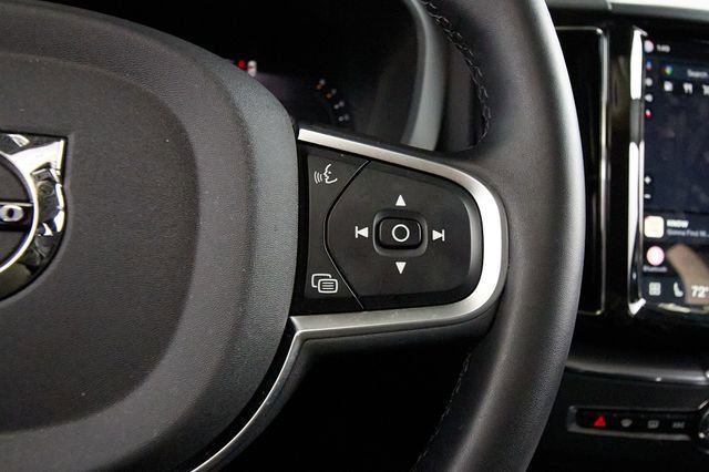 Certified 2025 Volvo XC60 B5 Core image 18