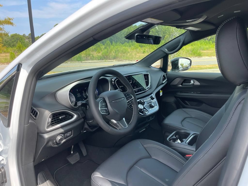 New 2027 Chrysler Pacifica LX FWD image 33