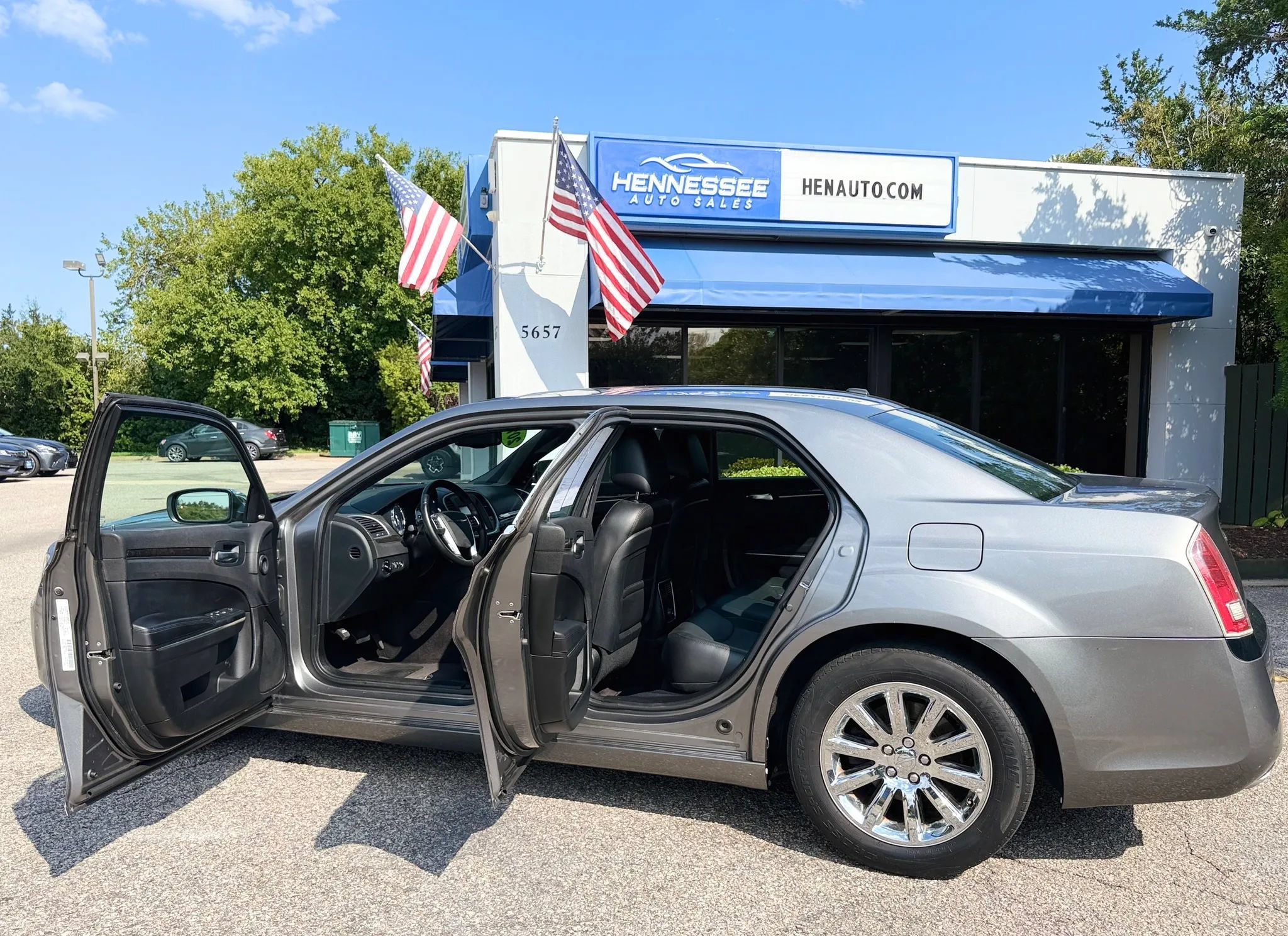 Used 2011 Chrysler 300 Limited RWD image 8