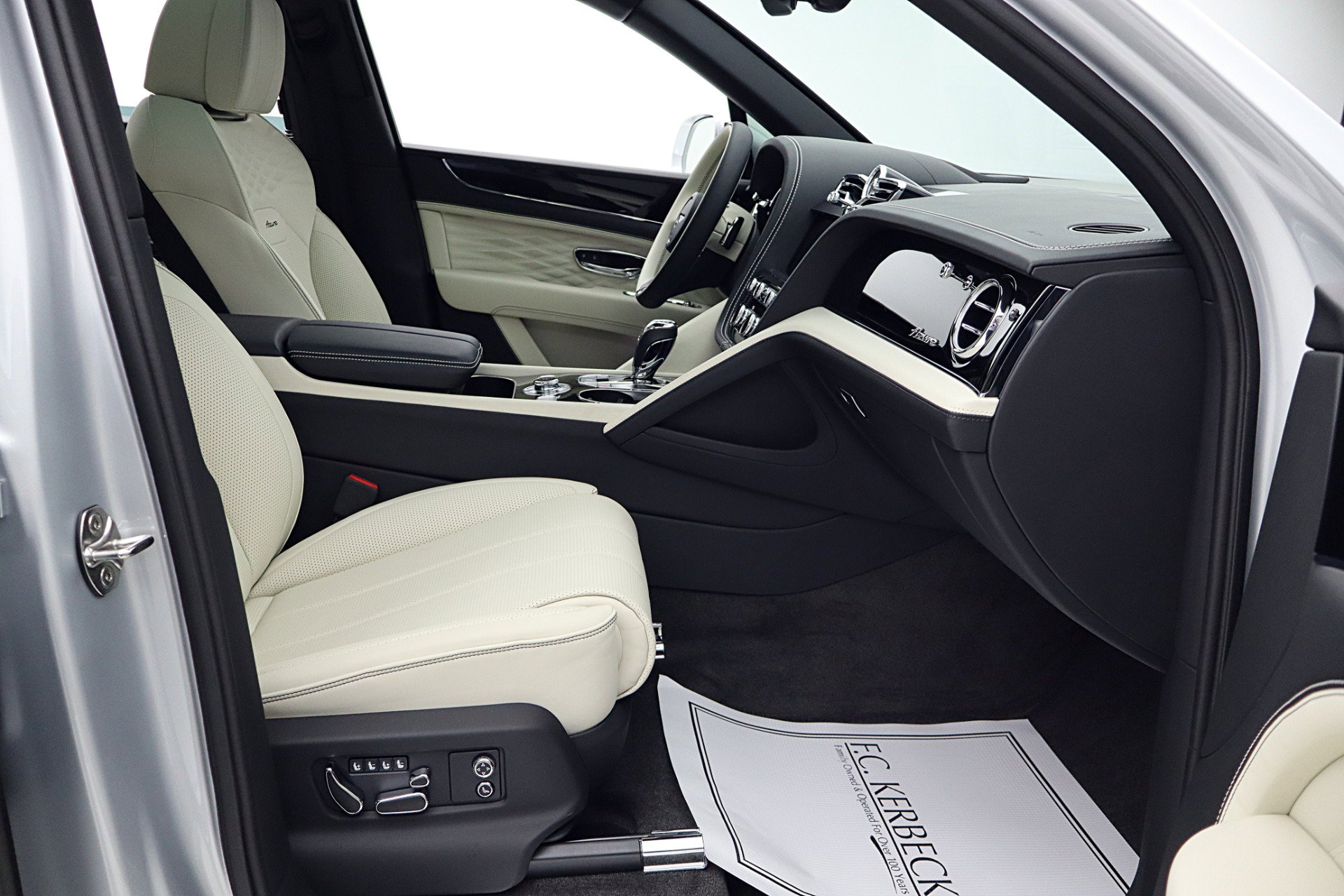 Used 2024 Bentley Bentayga Extended Wheelbase image 38