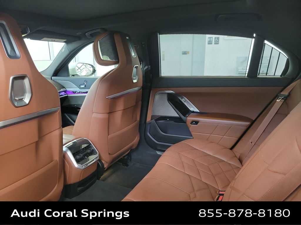 Used 2023 BMW 740i RWD image 12