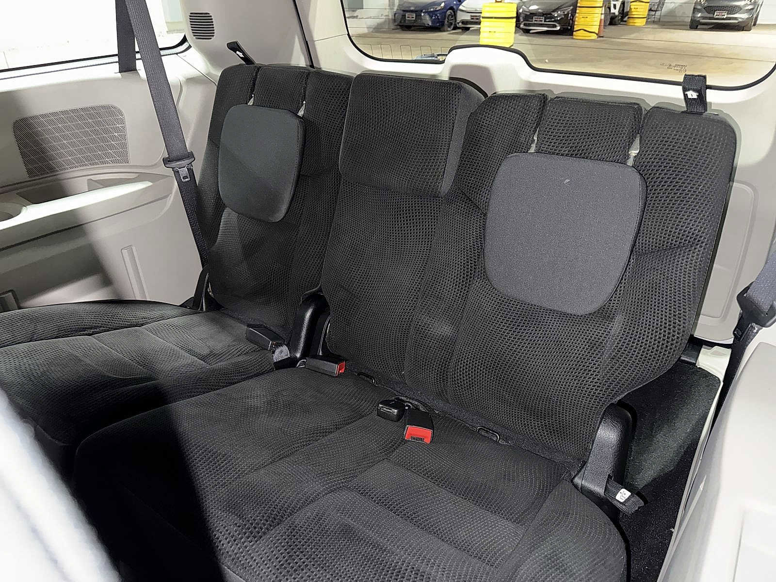 Used 2019 Dodge Grand Caravan SE w/ UConnect Hands-Free Group image 17