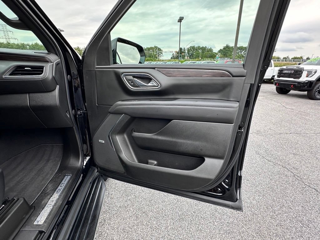 Used 2023 Chevrolet Tahoe LT w/ Luxury Package AWD/4WD image 15