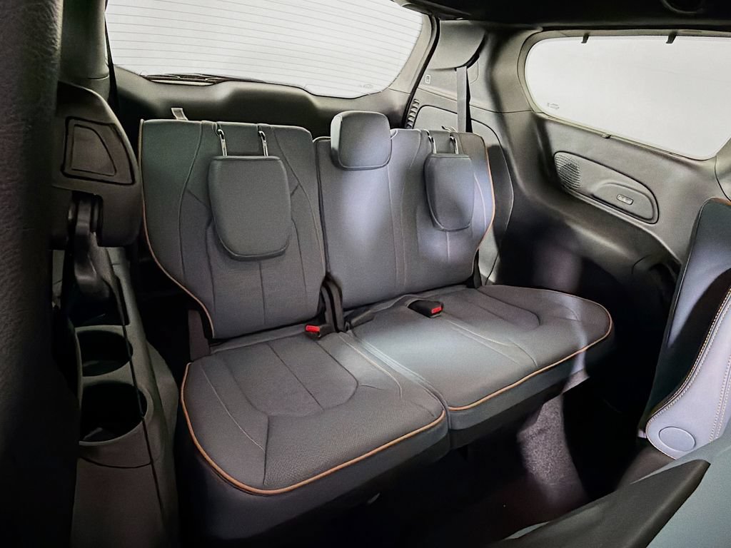 New 2027 Chrysler Pacifica Pinnacle w/ Theater Group AWD/4WD image 30