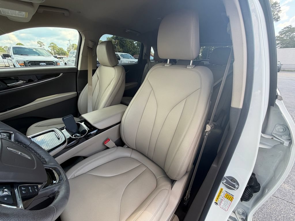 Used 2023 Lincoln Nautilus FWD w/ Premium Package image 7