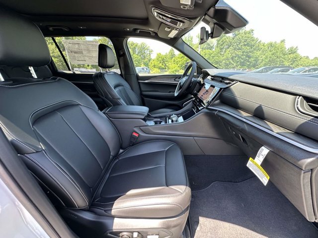 New 2026 Jeep Grand Cherokee L Limited w/ Luxury Tech Group II AWD/4WD image 21