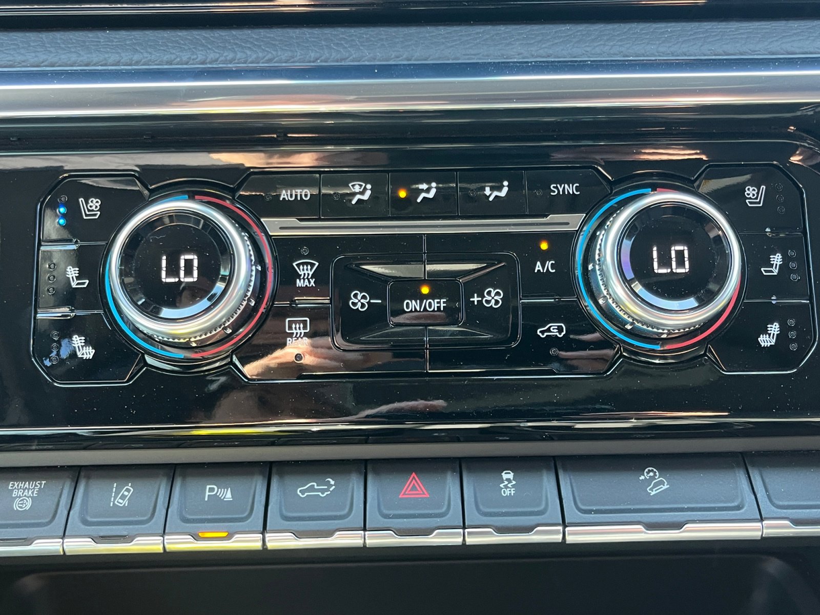 Used 2024 GMC Sierra 2500 Denali w/ Denali Reserve Package image 15