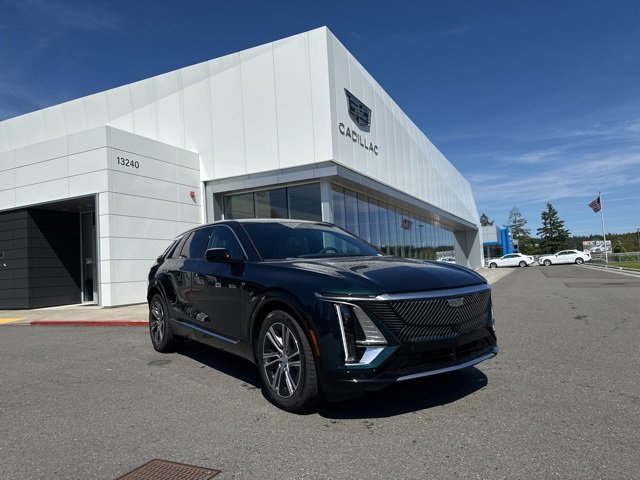 New 2025 Cadillac Lyriq Luxury image 2