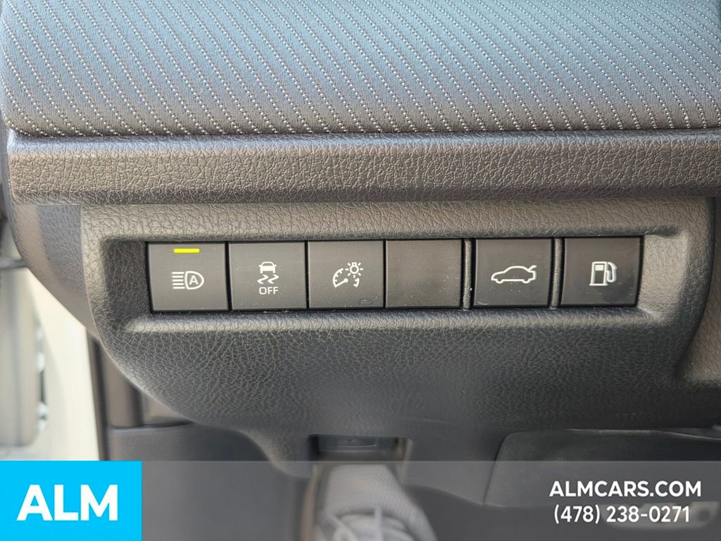Used 2025 Toyota Camry SE image 27