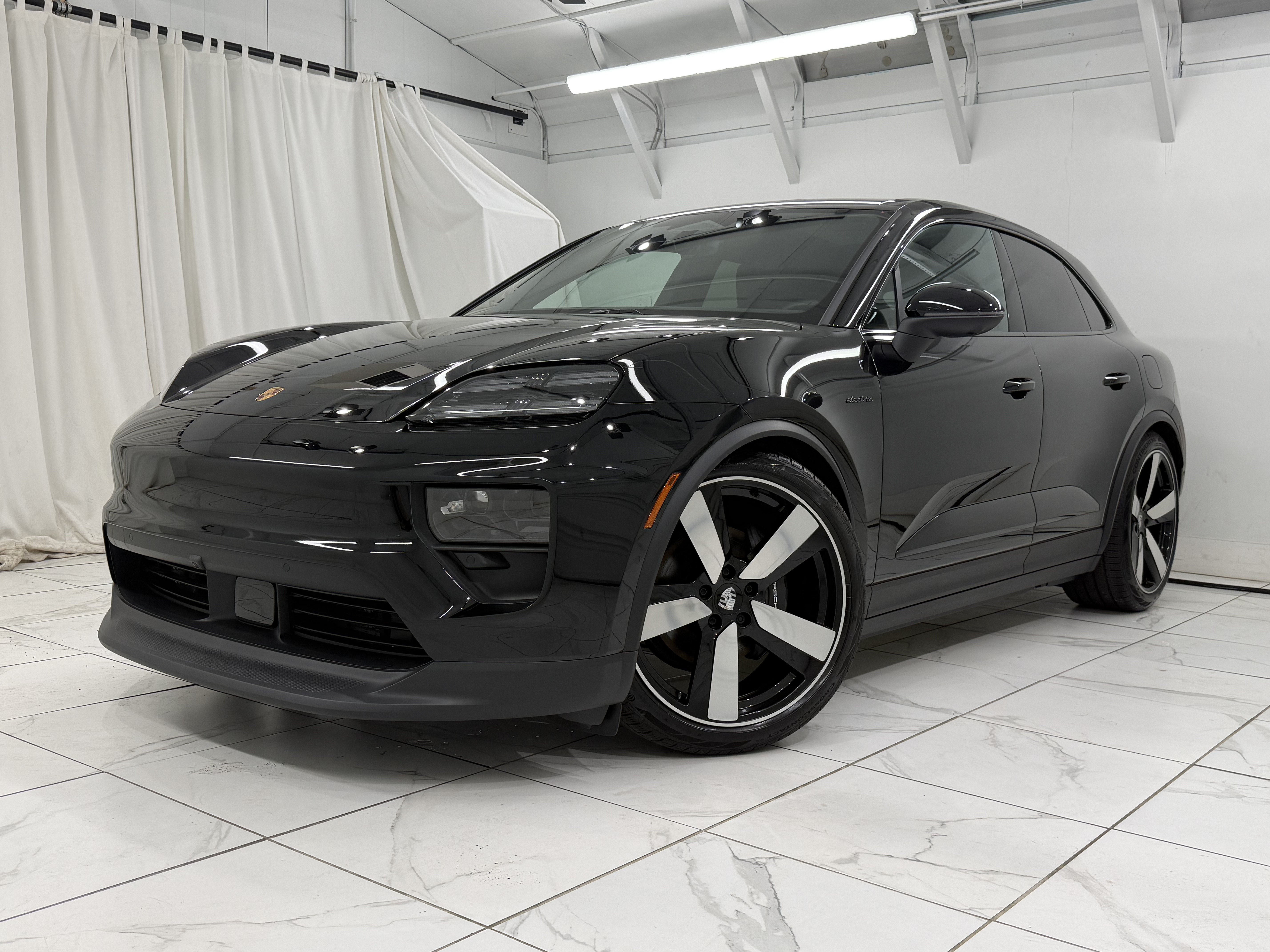 Certified 2025 Porsche Macan Electric RWD image 7