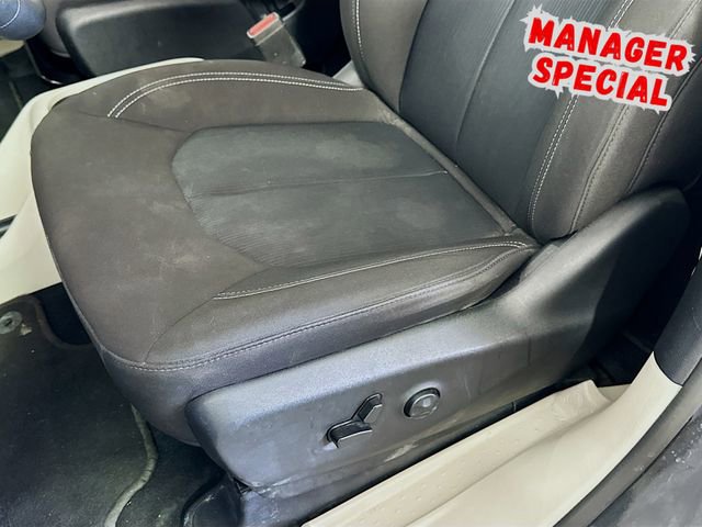 Used 2022 Chrysler Voyager LX FWD image 20