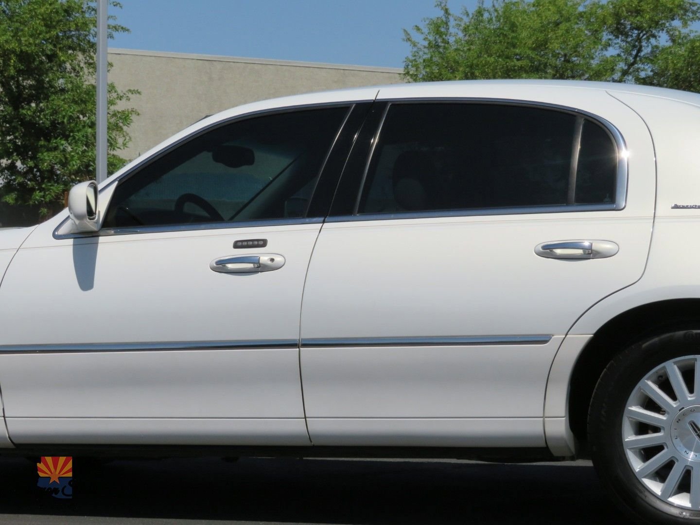 Used 2003 Lincoln Town Car Executive image 19