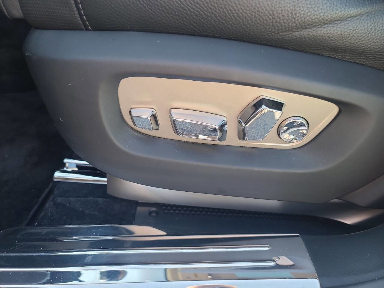 Used 2015 Rolls-Royce Ghost image 16