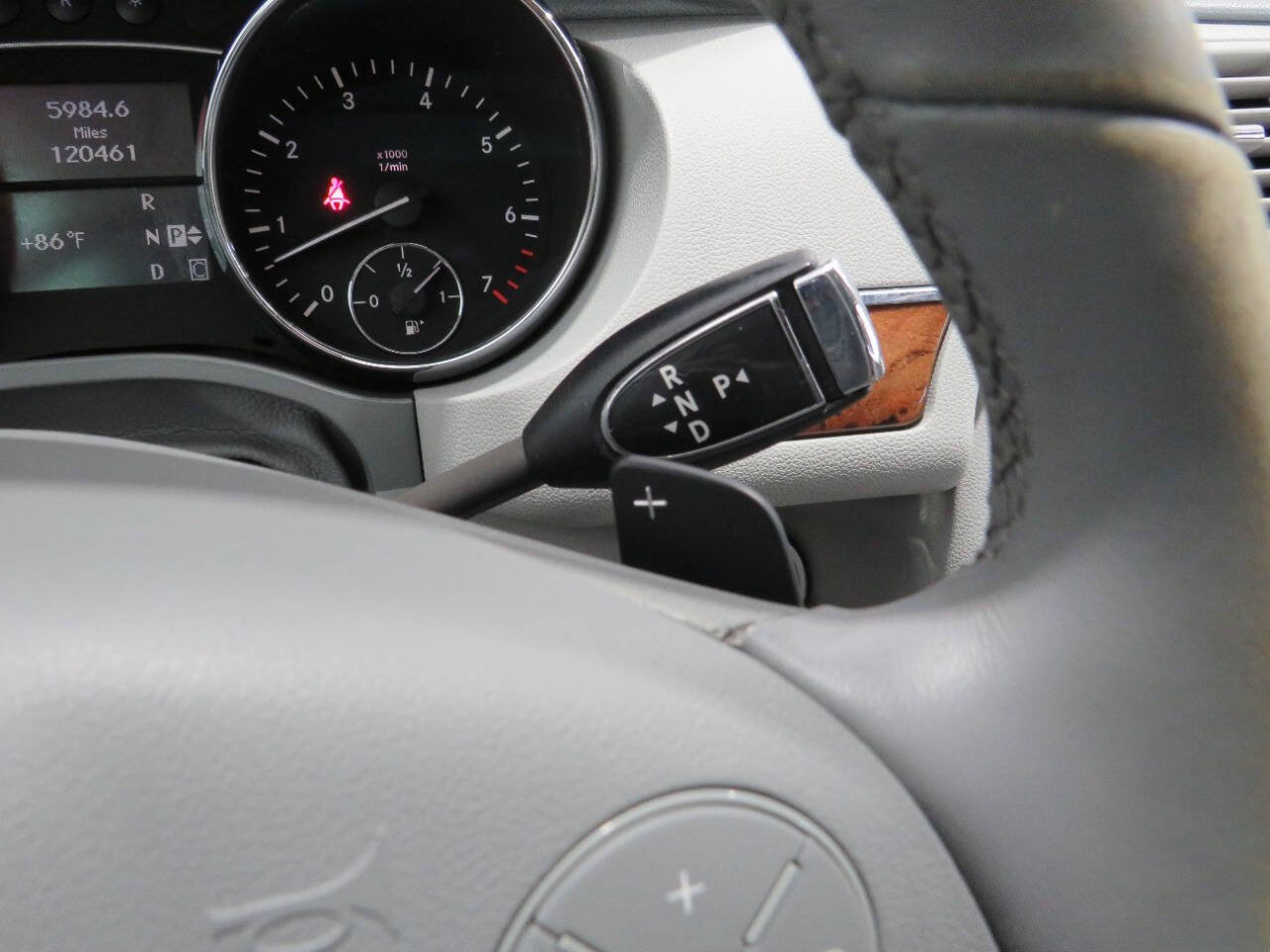 Used 2010 Mercedes-Benz R 350 4MATIC image 15