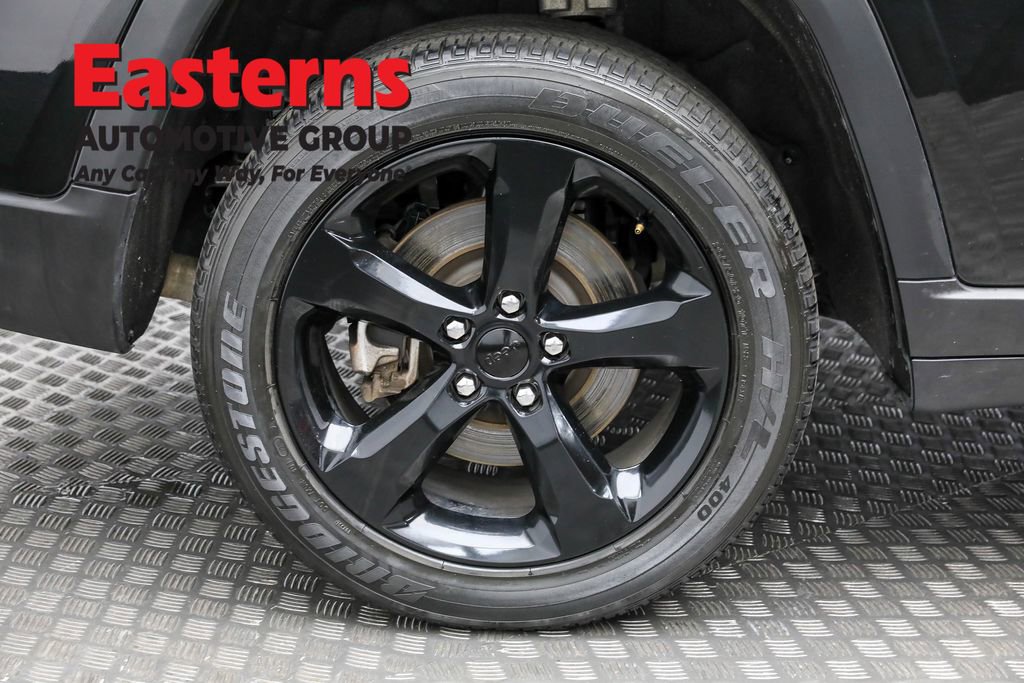 Used 2023 Jeep Grand Cherokee L Laredo image 33