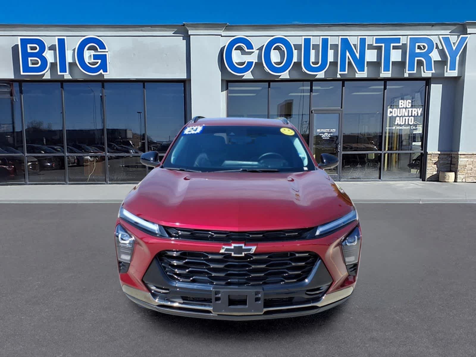 Used 2024 Chevrolet Trax ACTIV w/ Driver Confidence Package FWD image 2